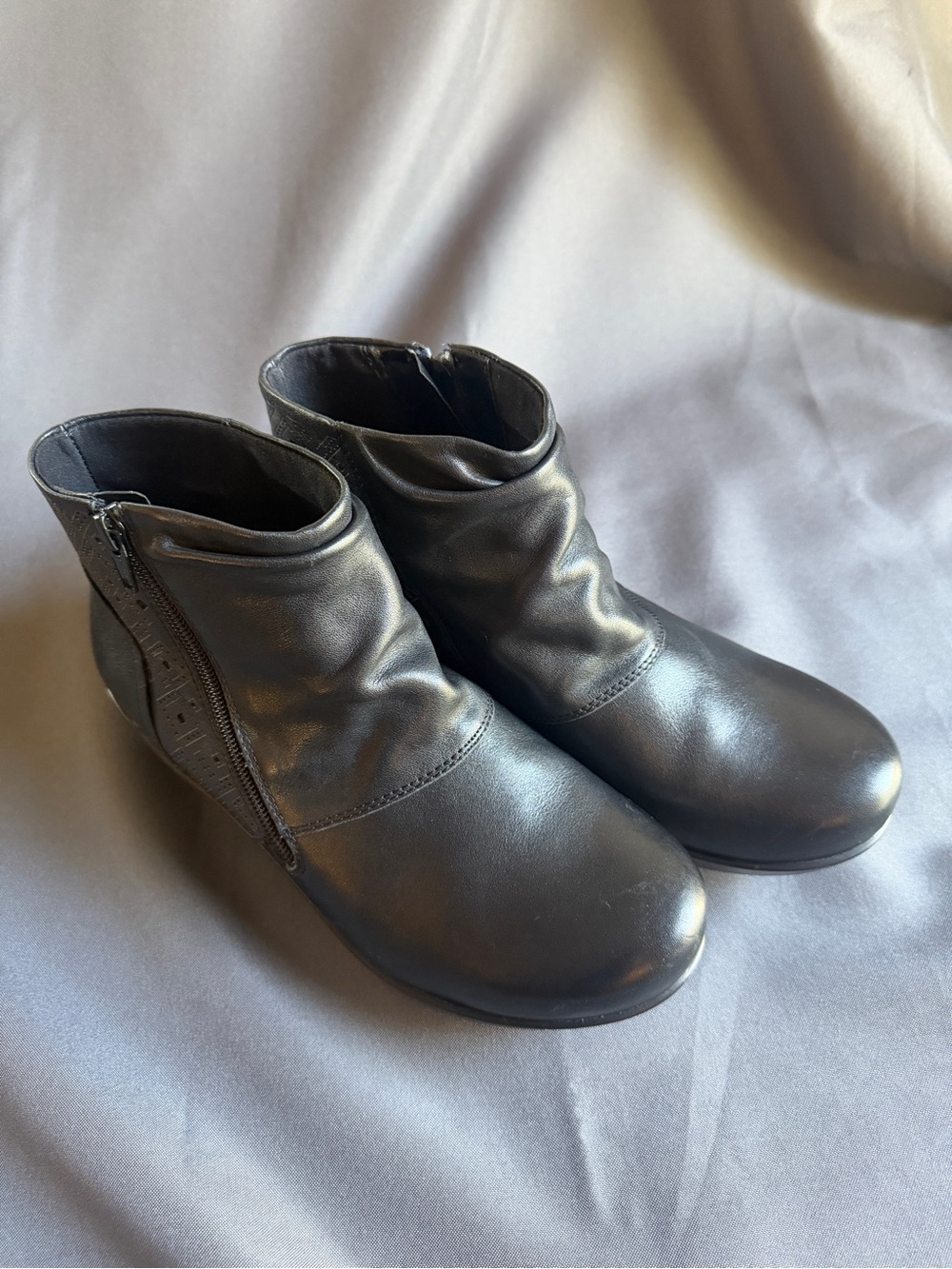 ABEO Jennie Black Leather Ankle Boots Size 8.5 Comfort Orthotic - Picture 2 of 11